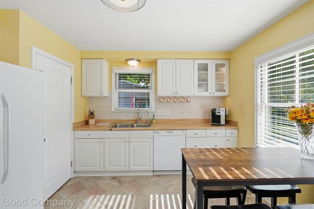 23470 Oneida Street, Oak Park, MI 48237