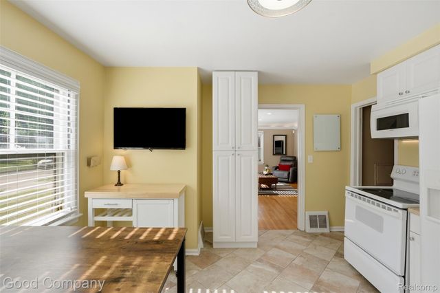 23470 Oneida Street, Oak Park, MI 48237