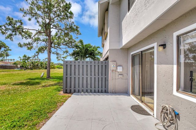 1506 Wharf Lane, Greenacres, FL 33463