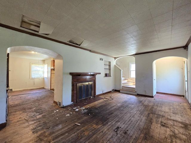 9251 W Swan CIRCLE, Milwaukee, WI 53225