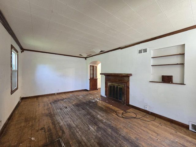 9251 W Swan CIRCLE, Milwaukee, WI 53225