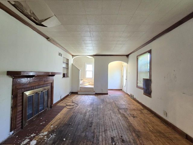 9251 W Swan CIRCLE, Milwaukee, WI 53225