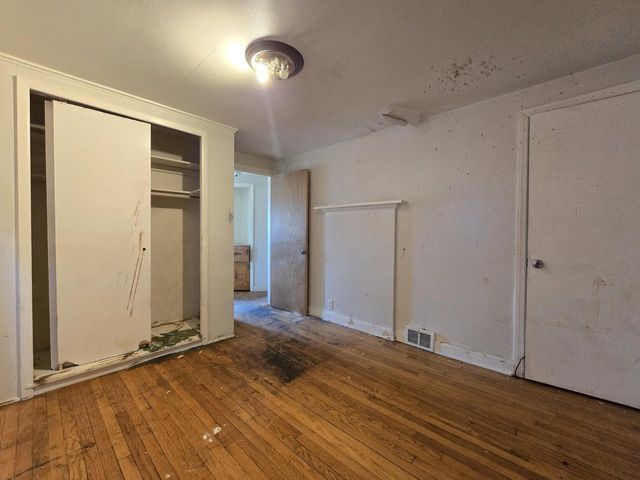 9251 W Swan CIRCLE, Milwaukee, WI 53225