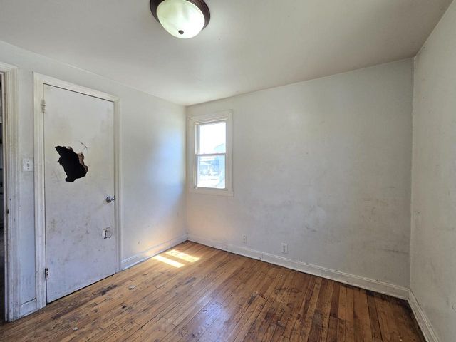 9251 W Swan CIRCLE, Milwaukee, WI 53225