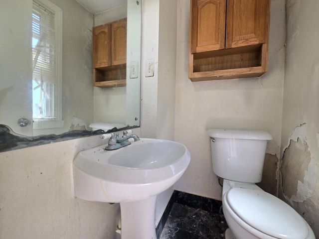 9251 W Swan CIRCLE, Milwaukee, WI 53225