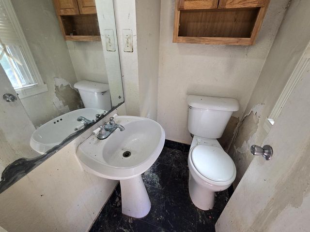 9251 W Swan CIRCLE, Milwaukee, WI 53225