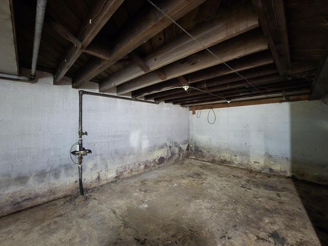 9251 W Swan CIRCLE, Milwaukee, WI 53225
