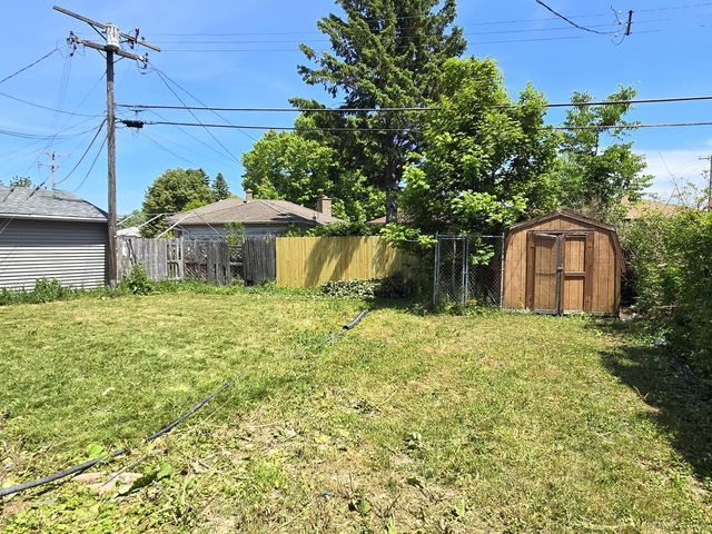 9251 W Swan CIRCLE, Milwaukee, WI 53225