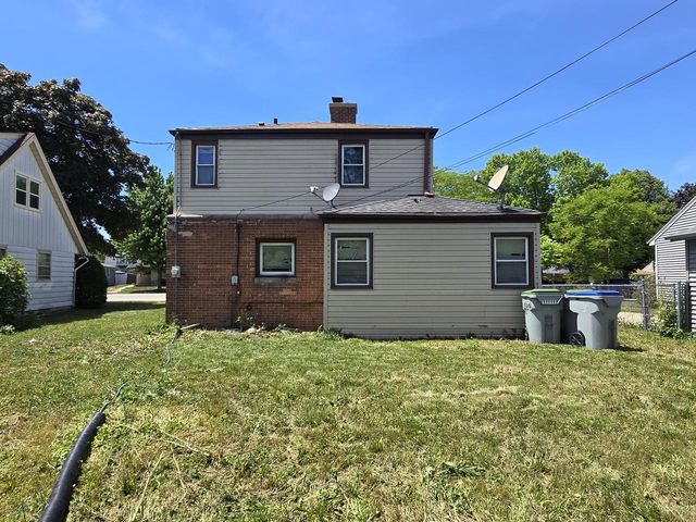 9251 W Swan CIRCLE, Milwaukee, WI 53225