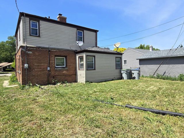 9251 W Swan CIRCLE, Milwaukee, WI 53225