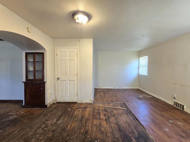 9251 W Swan CIRCLE, Milwaukee, WI 53225