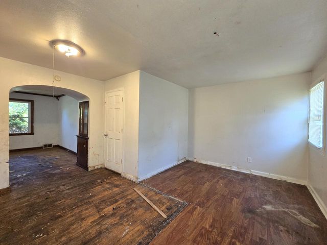 9251 W Swan CIRCLE, Milwaukee, WI 53225