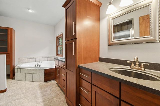78 N Hilton Park Road, Muskegon, MI 49442