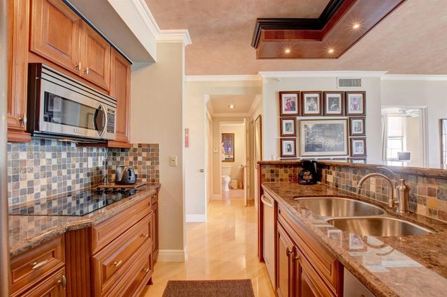 780 S Sapodilla Avenue S 401, West Palm Beach, FL 33401