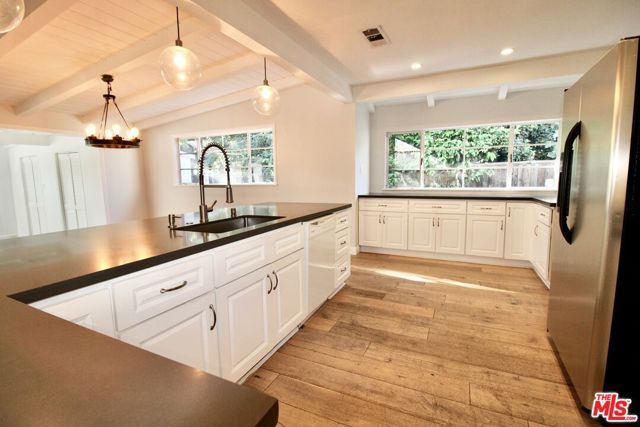 5415 Coldwater Canyon Avenue, Sherman Oaks, CA 91401