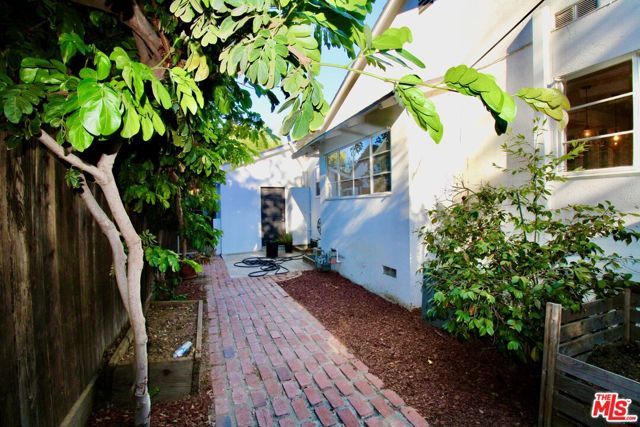 5415 Coldwater Canyon Avenue, Sherman Oaks, CA 91401