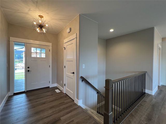 80 S Seven Oaks Road, North Liberty, IA 52317