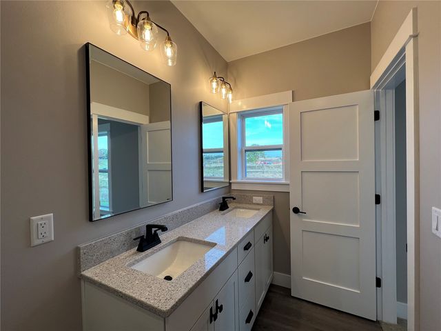 80 S Seven Oaks Road, North Liberty, IA 52317