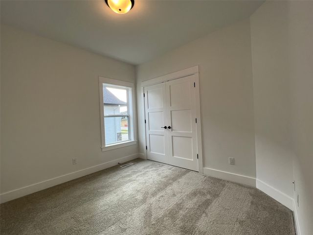 80 S Seven Oaks Road, North Liberty, IA 52317