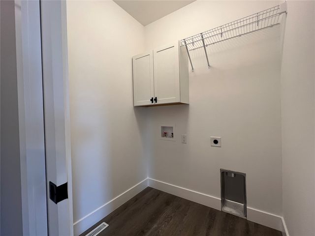 80 S Seven Oaks Road, North Liberty, IA 52317