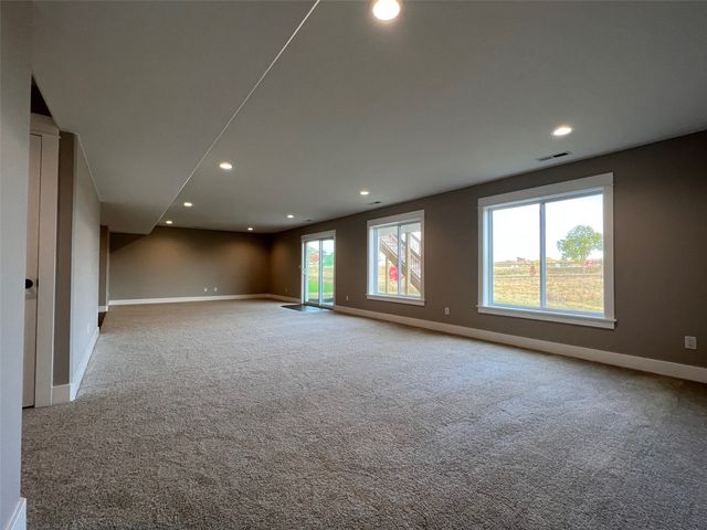 80 S Seven Oaks Road, North Liberty, IA 52317