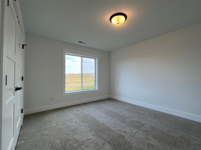 80 S Seven Oaks Road, North Liberty, IA 52317