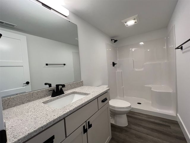 80 S Seven Oaks Road, North Liberty, IA 52317