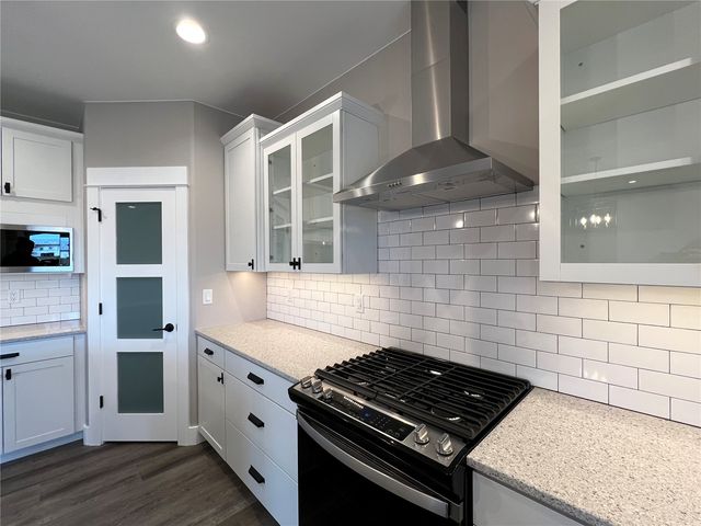 80 S Seven Oaks Road, North Liberty, IA 52317