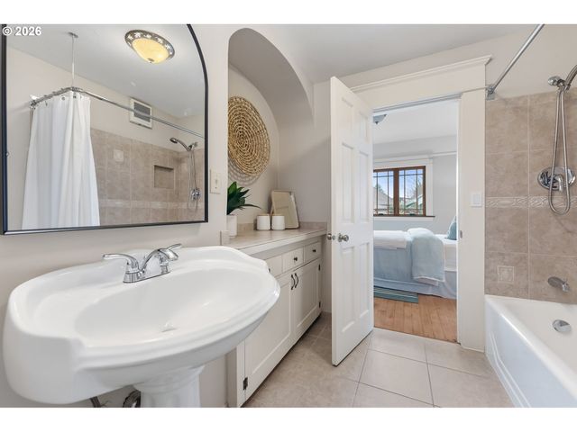 5025 Ne 24TH Ave, Portland, OR 97211