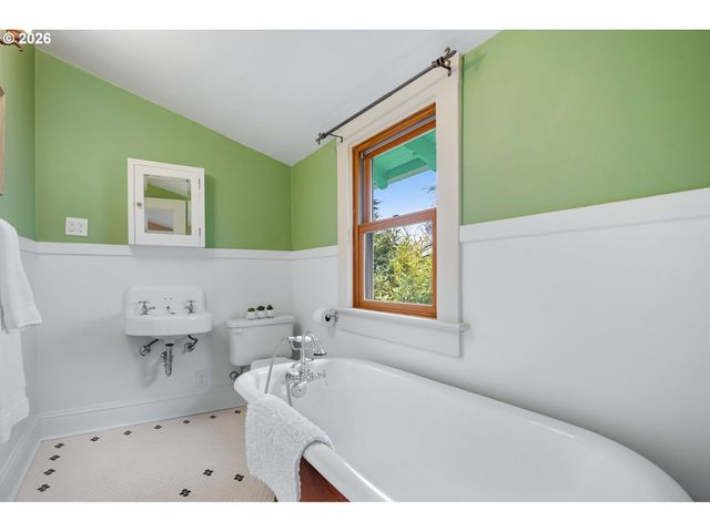 5025 Ne 24TH Ave, Portland, OR 97211