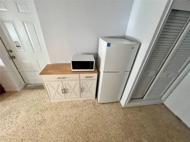 15831 SW 100th Ct B, Miami, FL 33157