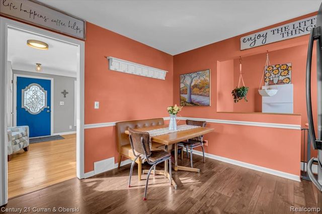 1829 W Longmeadow Road, Trenton, MI 48183