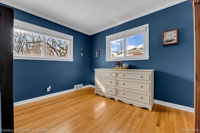 1829 W Longmeadow Road, Trenton, MI 48183