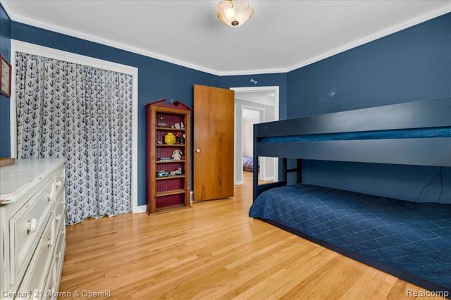 1829 W Longmeadow Road, Trenton, MI 48183