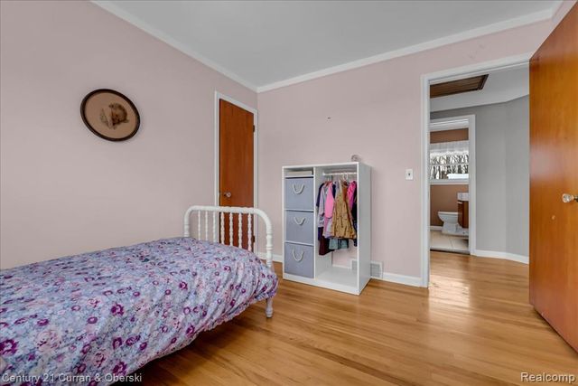 1829 W Longmeadow Road, Trenton, MI 48183