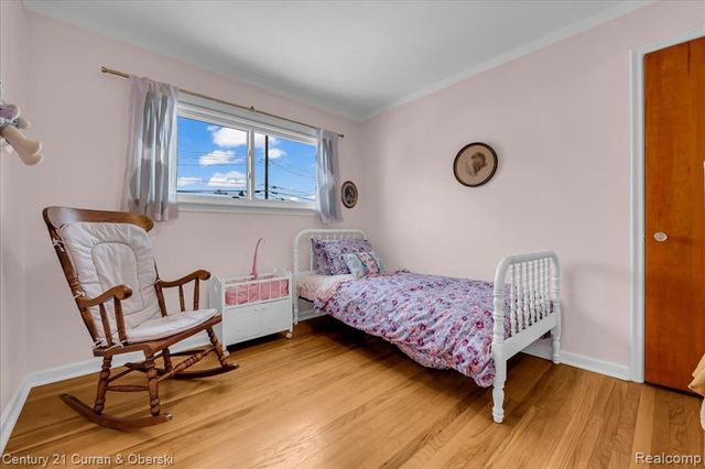 1829 W Longmeadow Road, Trenton, MI 48183