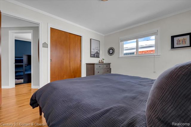 1829 W Longmeadow Road, Trenton, MI 48183