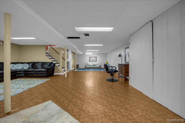 1829 W Longmeadow Road, Trenton, MI 48183