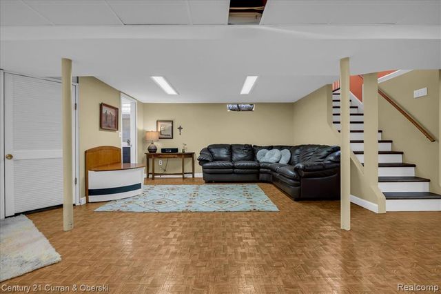 1829 W Longmeadow Road, Trenton, MI 48183