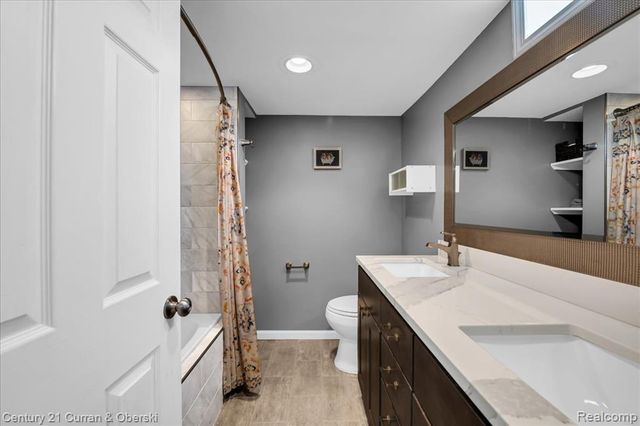 1829 W Longmeadow Road, Trenton, MI 48183