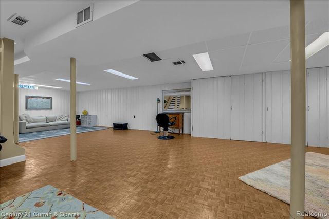 1829 W Longmeadow Road, Trenton, MI 48183