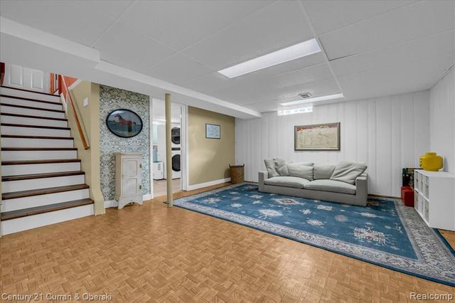 1829 W Longmeadow Road, Trenton, MI 48183