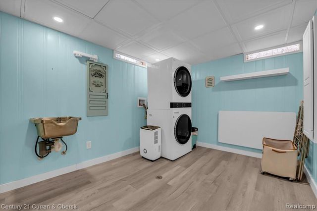 1829 W Longmeadow Road, Trenton, MI 48183