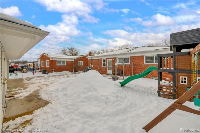 1829 W Longmeadow Road, Trenton, MI 48183