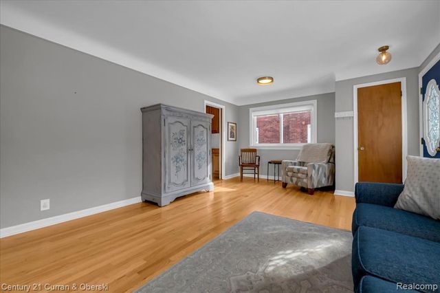 1829 W Longmeadow Road, Trenton, MI 48183