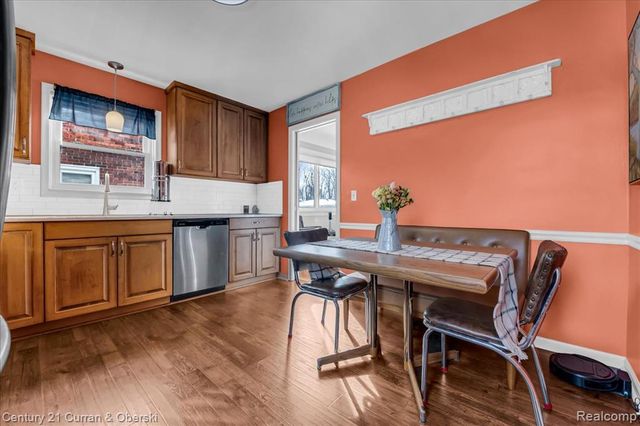 1829 W Longmeadow Road, Trenton, MI 48183