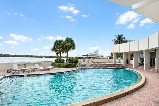 136 Lakeshore Drive 511, North Palm Beach, FL 33408