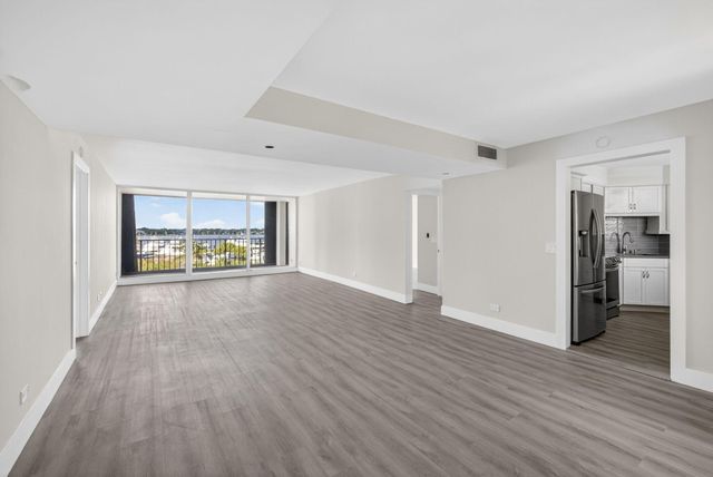 136 Lakeshore Drive 511, North Palm Beach, FL 33408