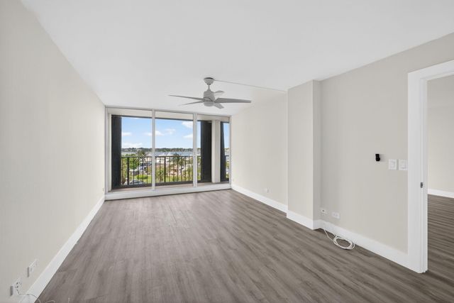 136 Lakeshore Drive 511, North Palm Beach, FL 33408