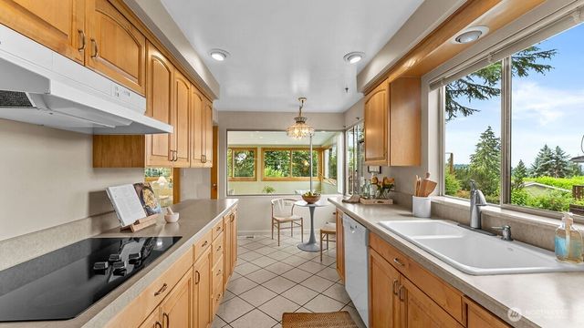 5059 116th Avenue SE, Bellevue, WA 98006